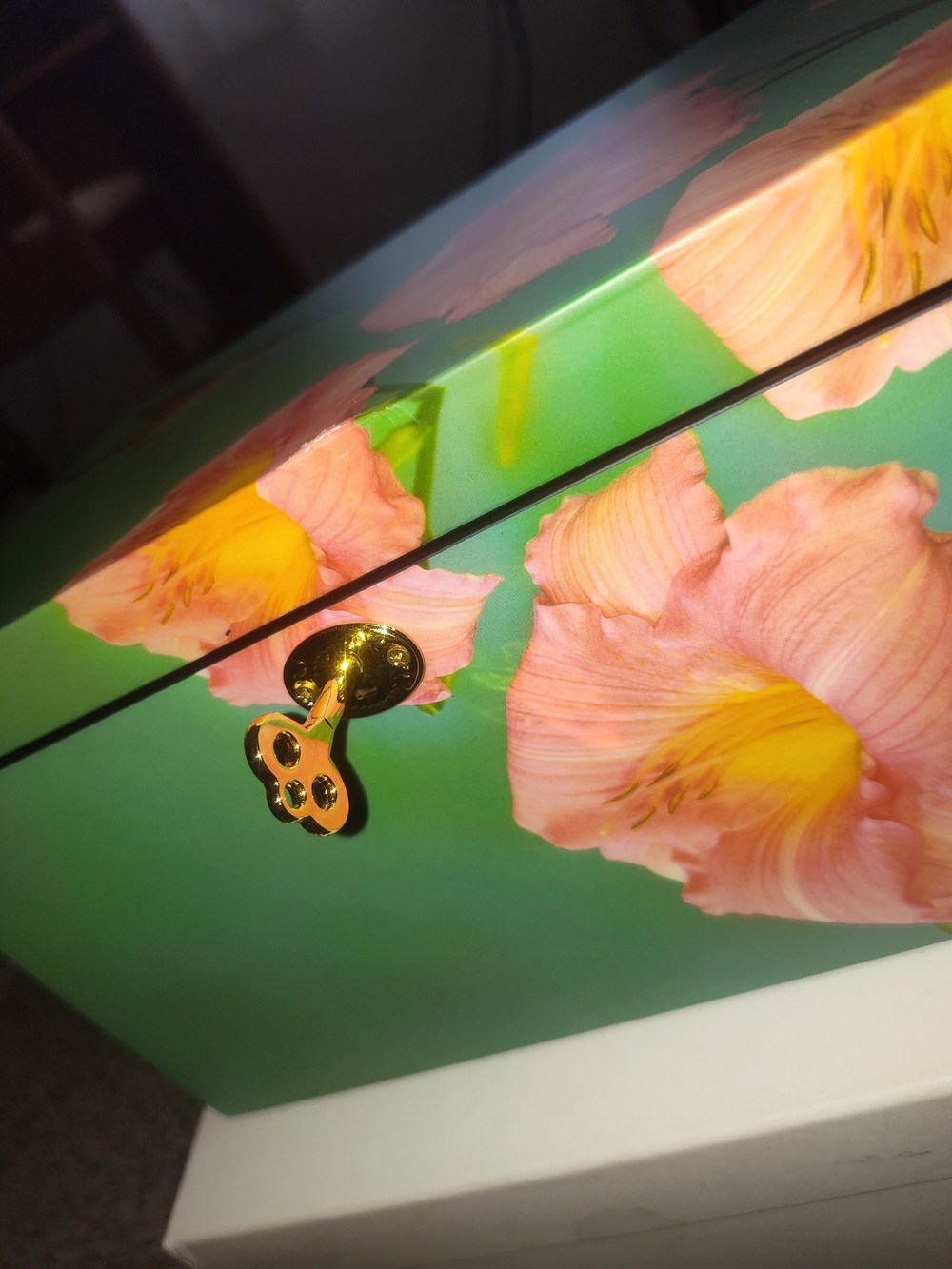 Keepsake Box w/ Key Lock - Picture 3 of 10